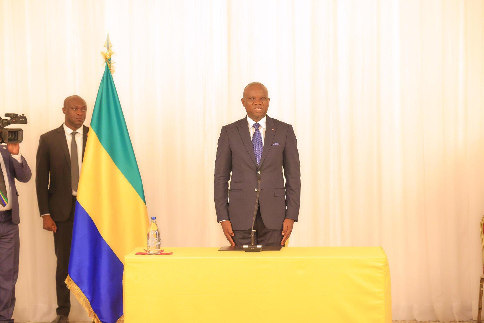 Le président gabonais Oligui Nguema reçoit enfin une copie du rapport final des conclusions du Dialogue national inclusif