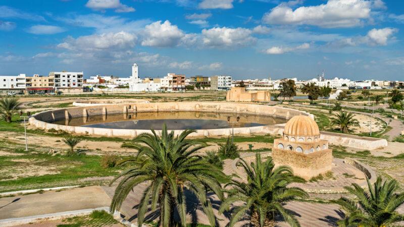 Lancement de la construction d’une centrale d’énergie solaire d’une capacité de 100 mégawatts au centre de la Tunisie