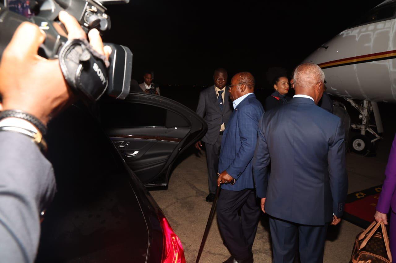 Ali Bongo et sa famille partent pour une longue durée en Angola après leur remise en liberté