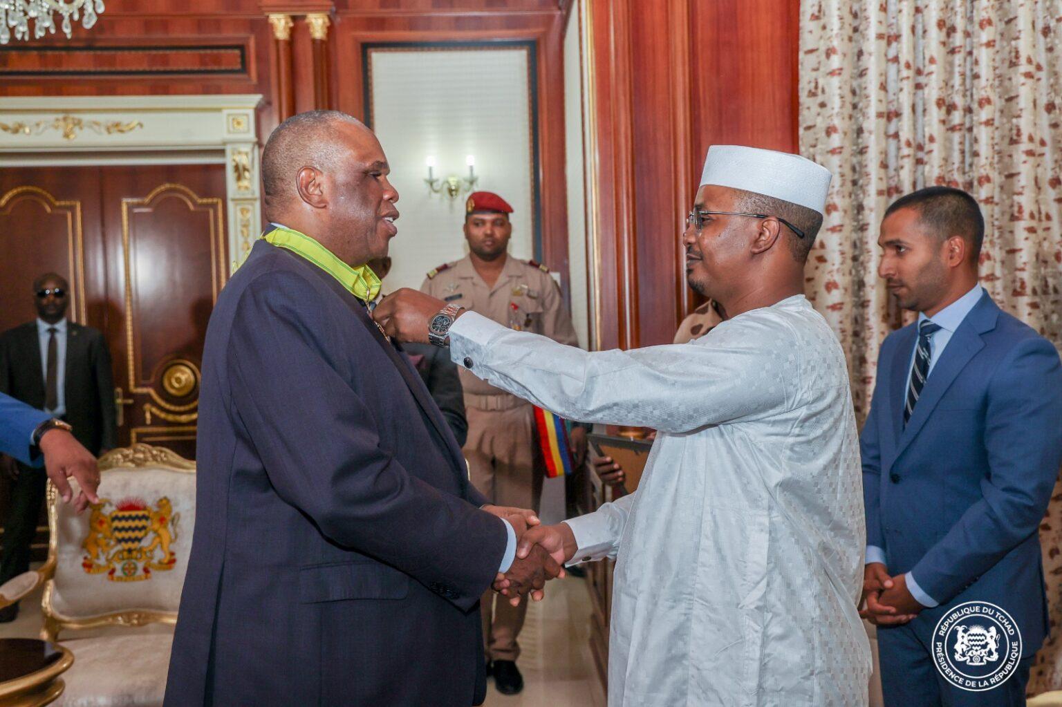 Le patron d’AFREXIMBANK décoré par le Chef de l’Etat tchadien