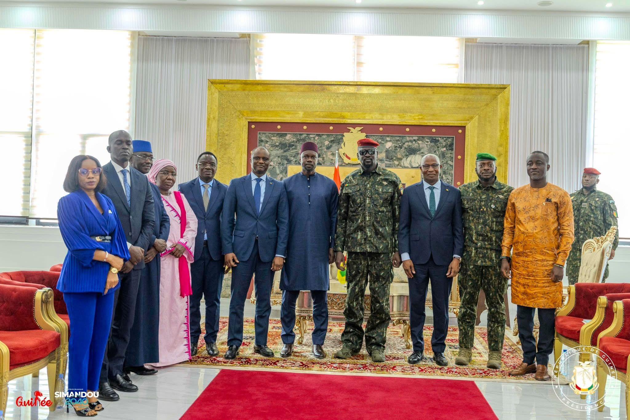 Le PM sénégalais, Ousmane Sonko poursuit sa tournée sous-régionale en Sierra Leone après l’étape guinéenne