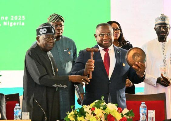 Le Sierra-léonais, Julius Maada Wonie Bio succède au Nigérian Bola Tinubu à la direction de la CEDEAO