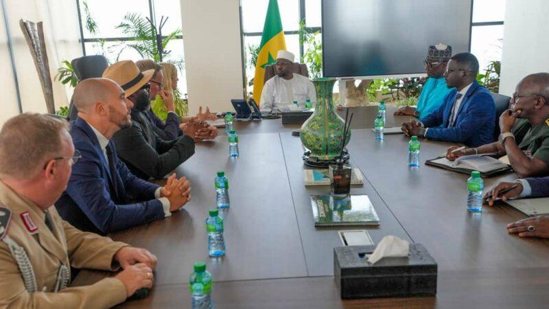 Daimler Trucks signe une convention avec le Sénégal pour l’implantation d’une usine de montage de véhicules militaires