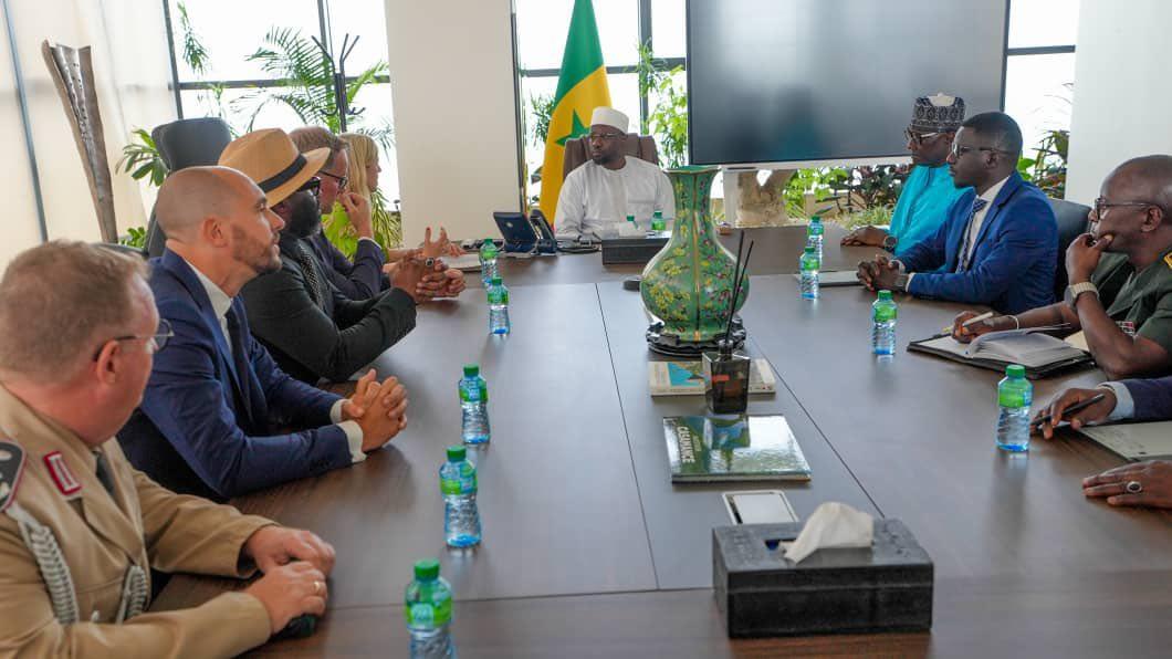 Daimler Trucks signe une convention avec le Sénégal pour l’implantation d’une usine de montage de véhicules militaires