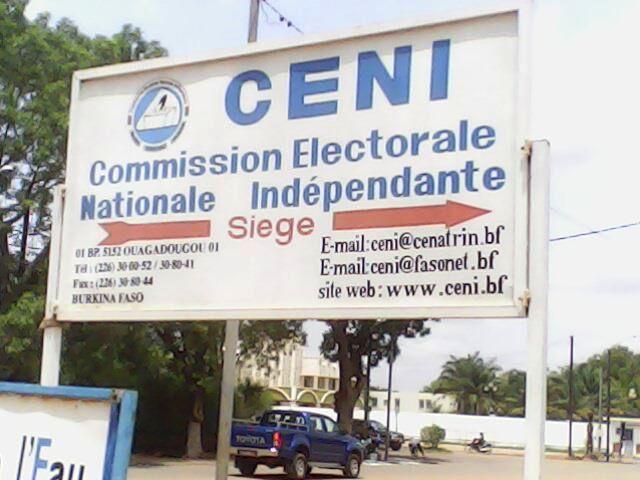 Le gouvernement burkinabè dissout la CENI
