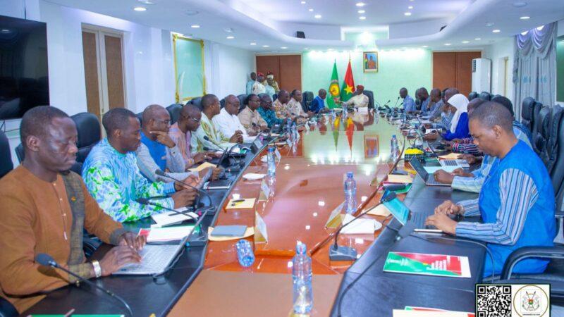 Burkina Faso : Le gouvernement adopte le «Plan 1000×5 de développement des ressources humaines en santé»