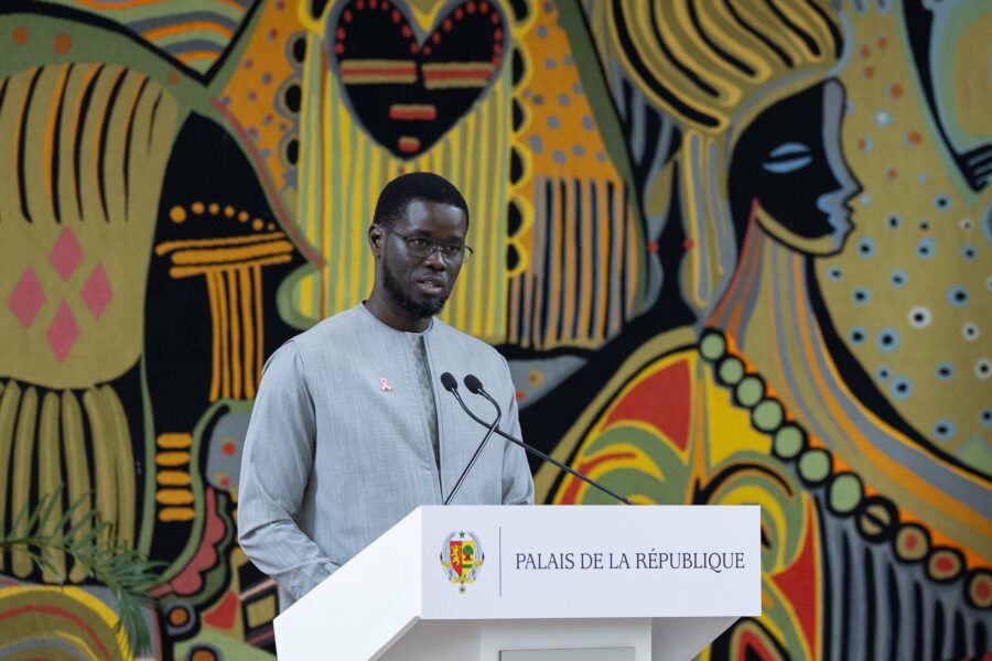 Le Président sénégalais reçoit une copie du livre blanc sur le massacre de Thiaroye de 1944