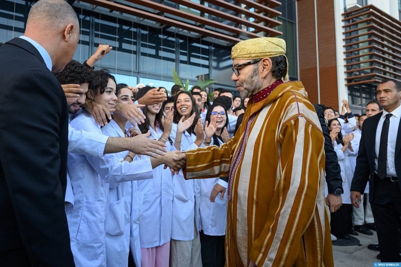 Le Roi Mohammed VI inaugure le CHU International de Rabat et ordonne la mise en service du CHU d’Agadir
