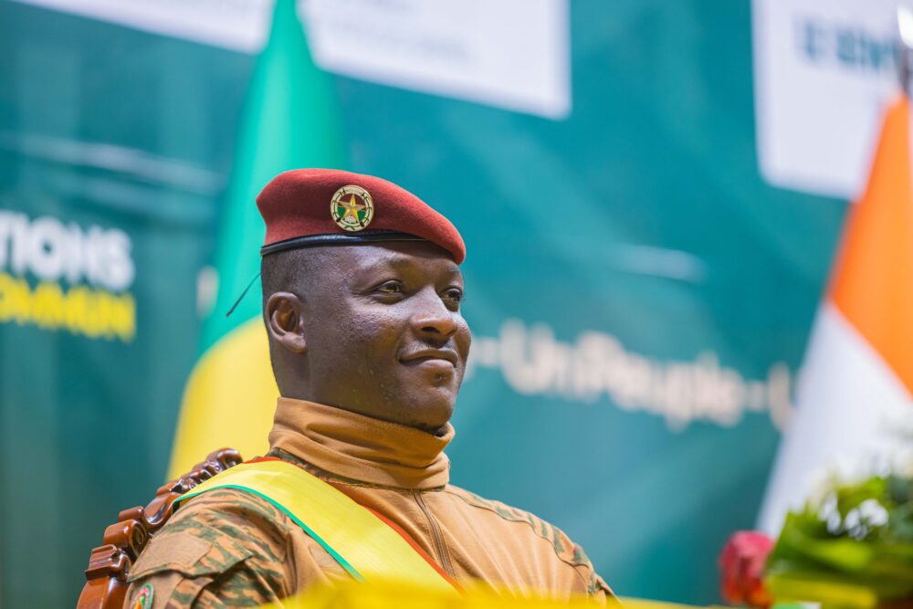 Le Burkinabè Ibrahim Traoré prend la tête de l’AES