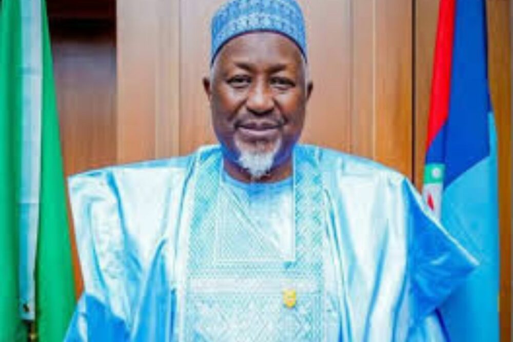 Le ministre nigérian de la Défense, Badaru Abubakar démission