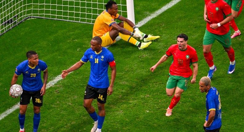 CAN Maroc 2025 : Les Lions de l’Atlas se qualifient aux quarts de finale grâce à Hakimi et Brahim en chefs de file