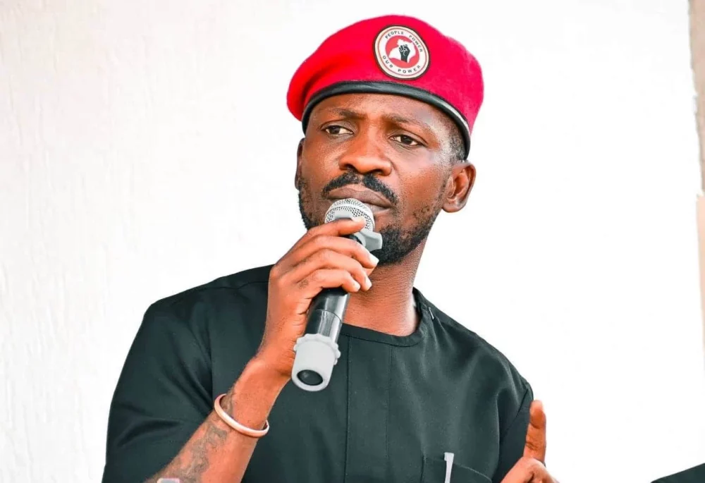 L’opposant ougandais Bobi Wine annonce son départ temporaire de son pays