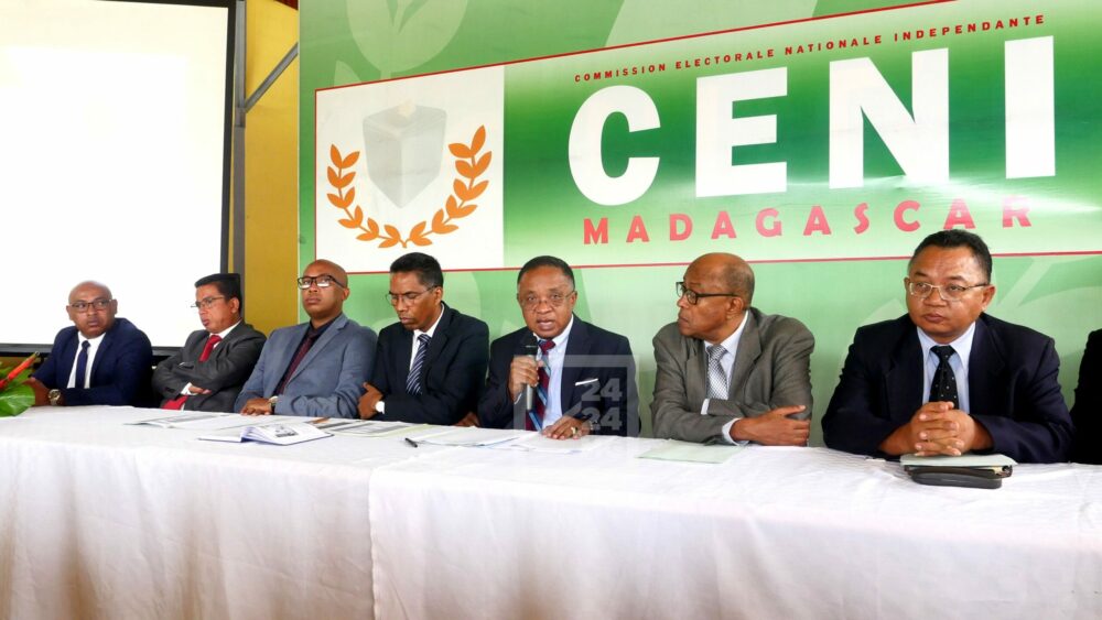 Madagascar : Huit des neuf membres de la CENI démissionnent
