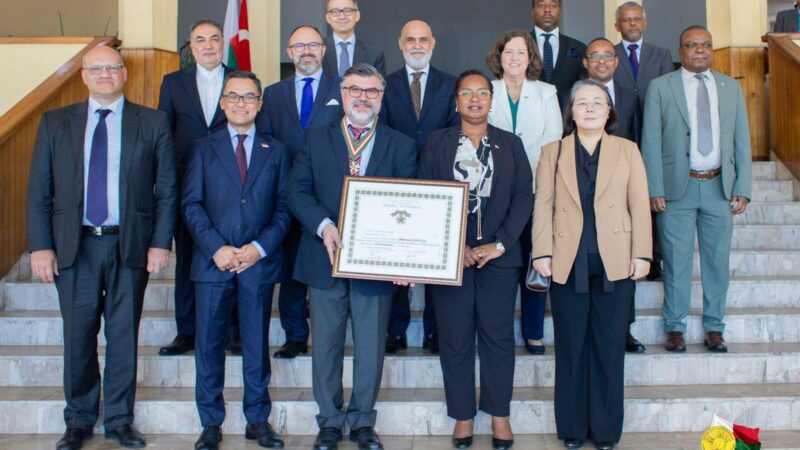 L’ambassadeur turc, Ebrar Çubukçu à Madagascar élevé au rang de Commandeur de l’Ordre national malagasy