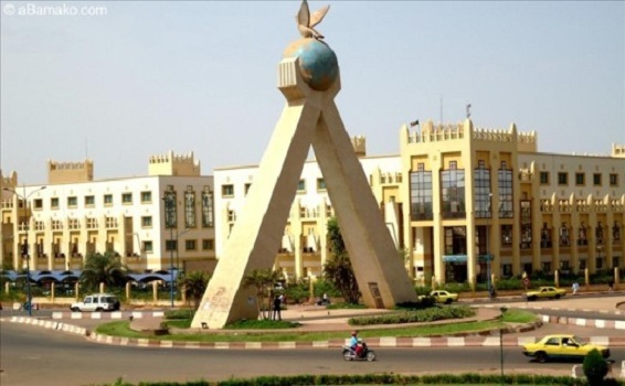 Remise au Mali du Complexe Mohammed VI de formation professionnelle bâti à Bamako