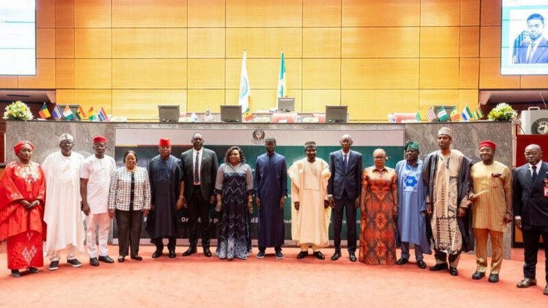 Le président en exercice de la CEDEAO, Diomaye Faye installe à Abuja, les nouveaux juges de la Cour de justice communautaire